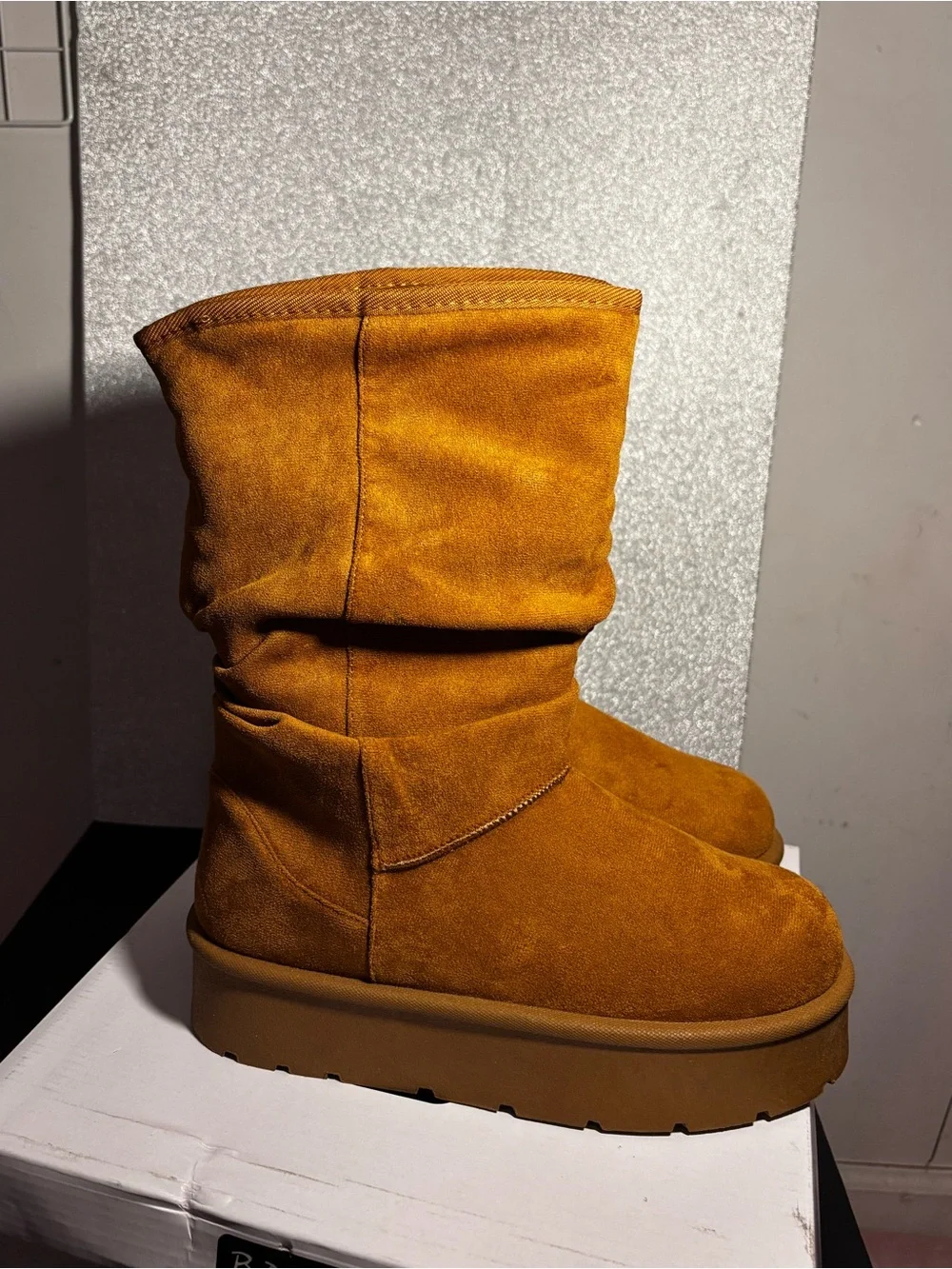 BRAND NEW Brown Winter Boots With Platformed Bottoms🤎perfect for cold weather!